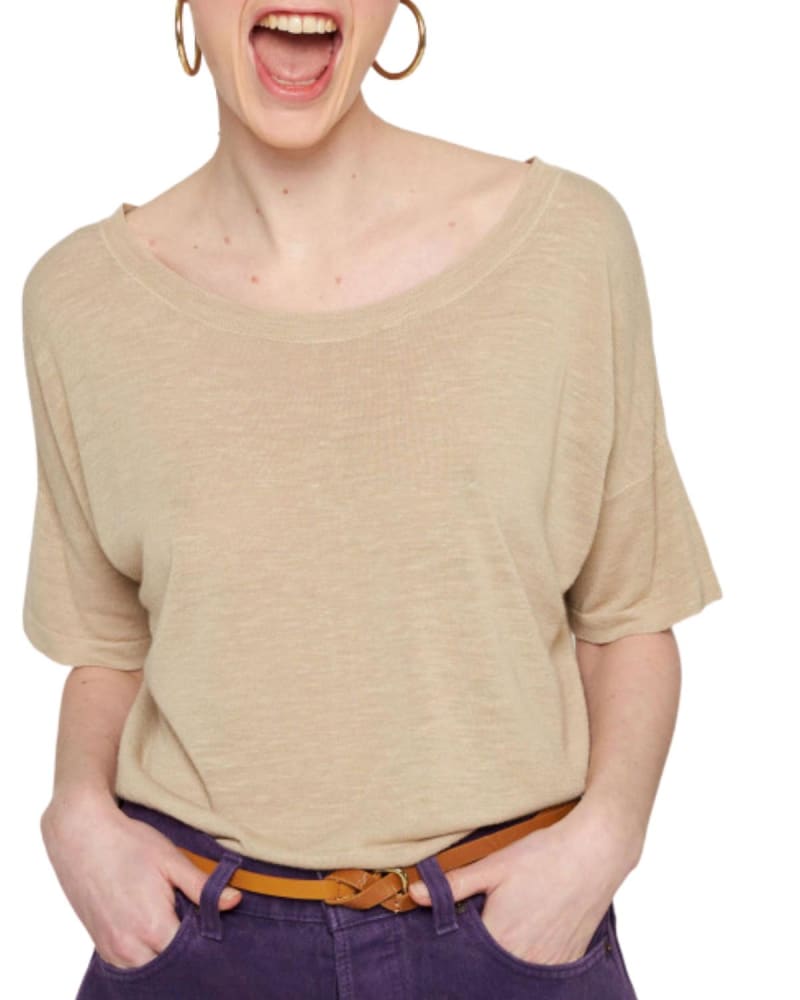 Front of a model wearing a size L Flamed Linen Button Back T-Shirt in Light Beige in Light Beige by MAISON MONTAGUT. | dia_product_style_image_id:364137